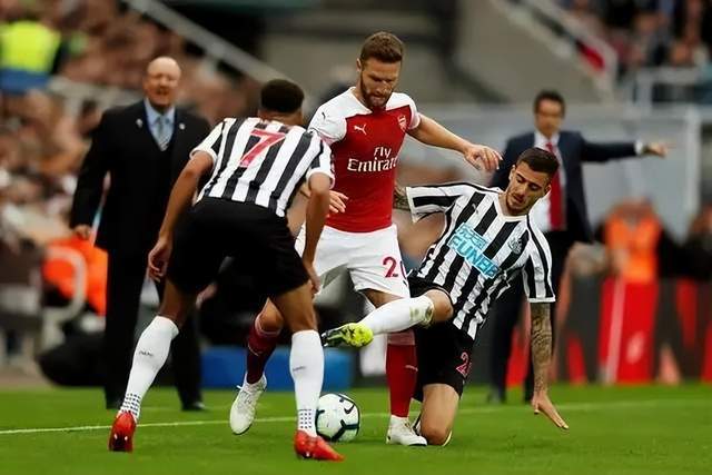 库里三节17+9+10新援22分 勇士大胜开拓者35分